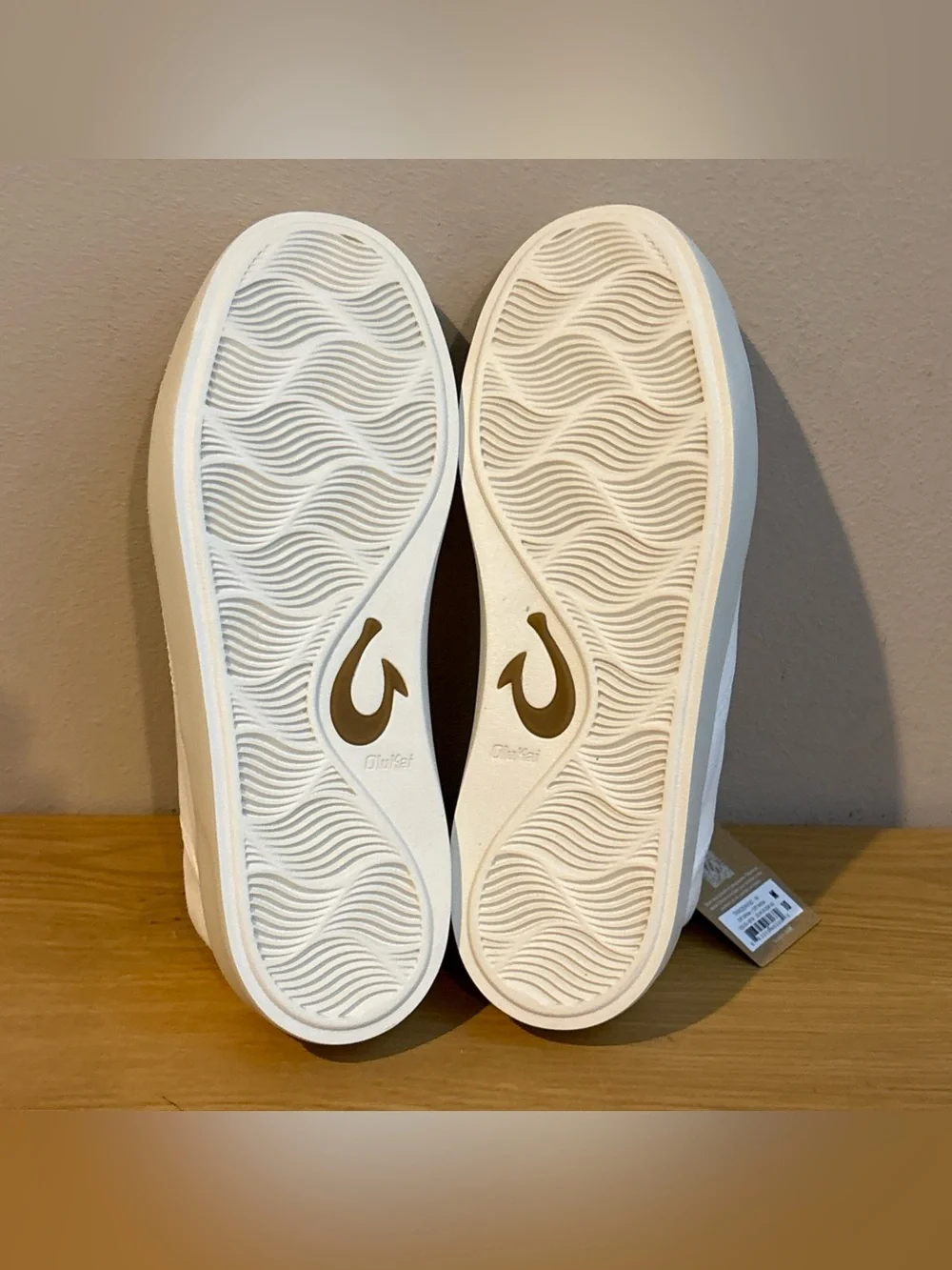 Olukai Tradewind Canvas Casual Sneakers Shoes Off White Men’s 10 NEW